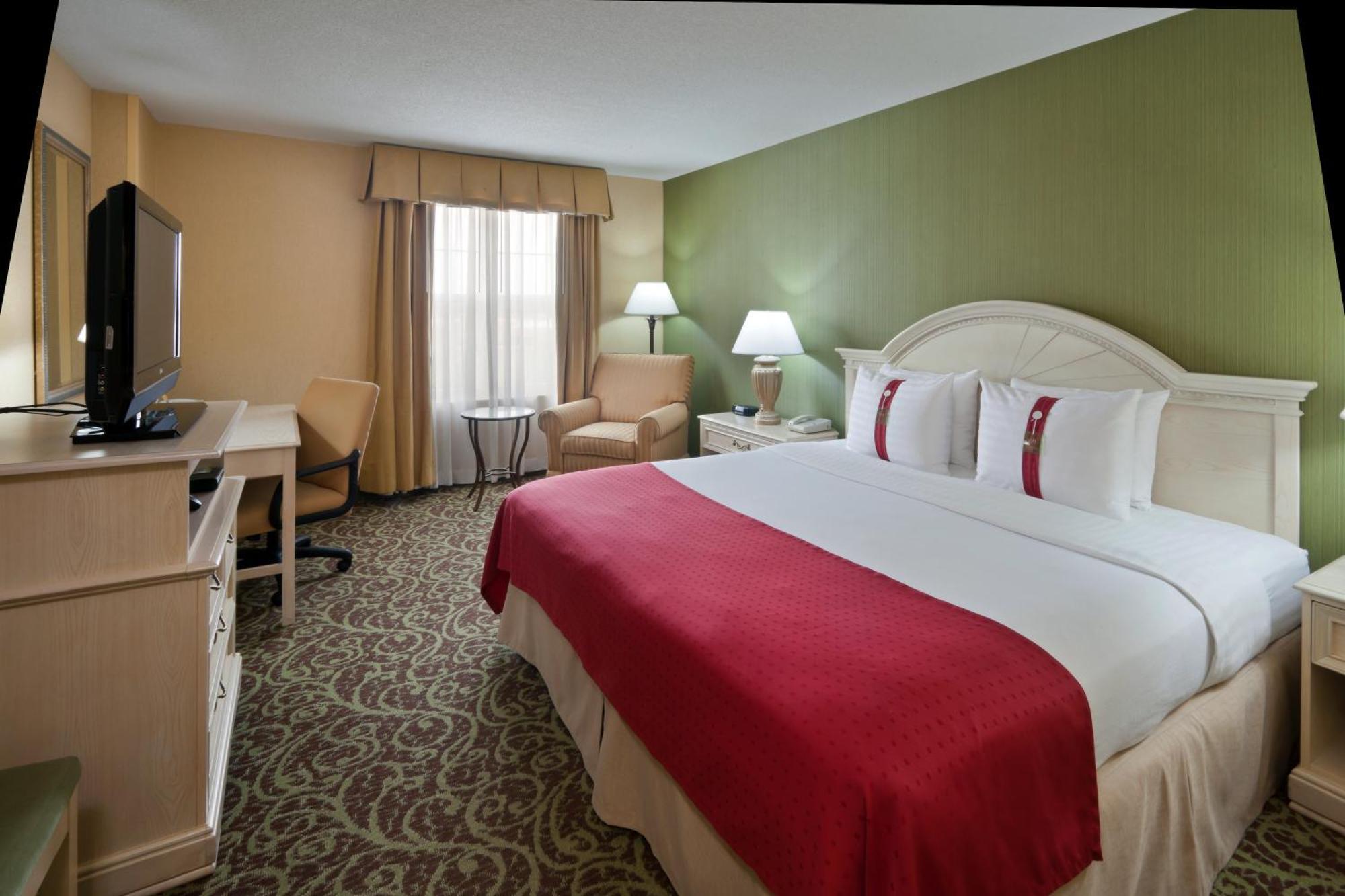 Standard King Room with Roll-In Shower - Communications Access,1450013002:JPEG
